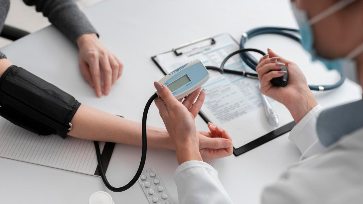 analizele-medicale--o-cheltuiala-mica-pentru-sanatate--medic-o-consultatie-tintita-nu-rezolva-mare-lucru_98348400