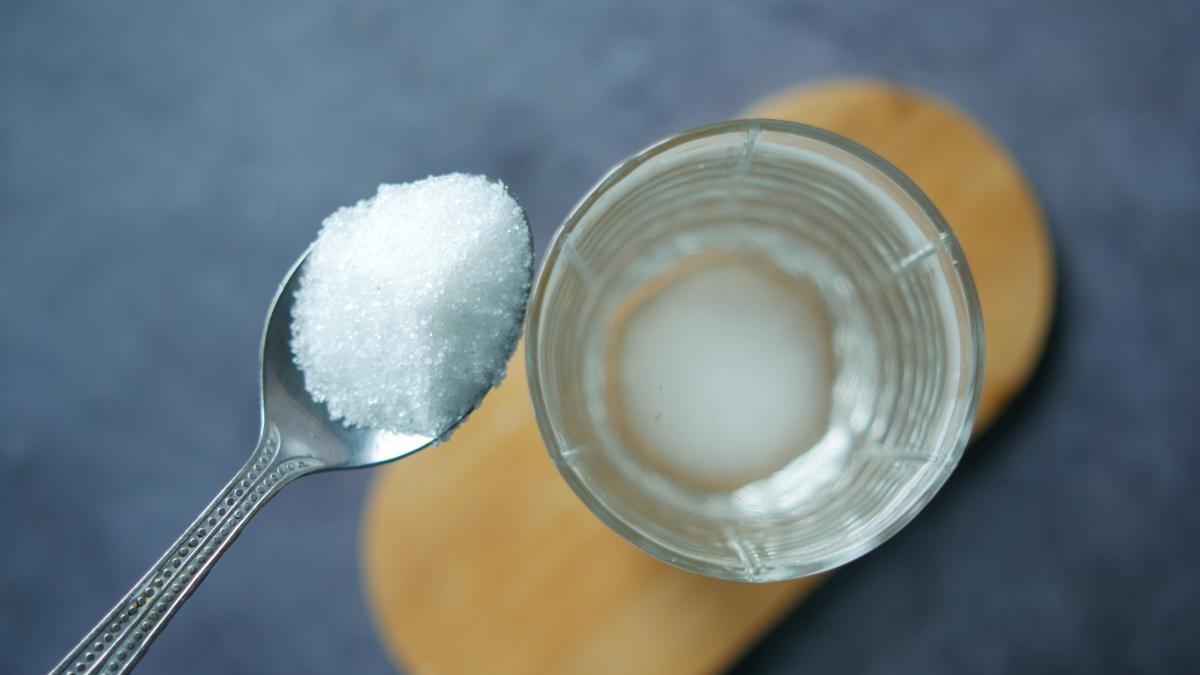 ce-sa-faci-in-caz-de-avc--pozitia-in-care-trebuie-stat--pandrea-altfel-apare-inghititul-limbii--apa-cu-zahar--un-remediu-bun_40961700