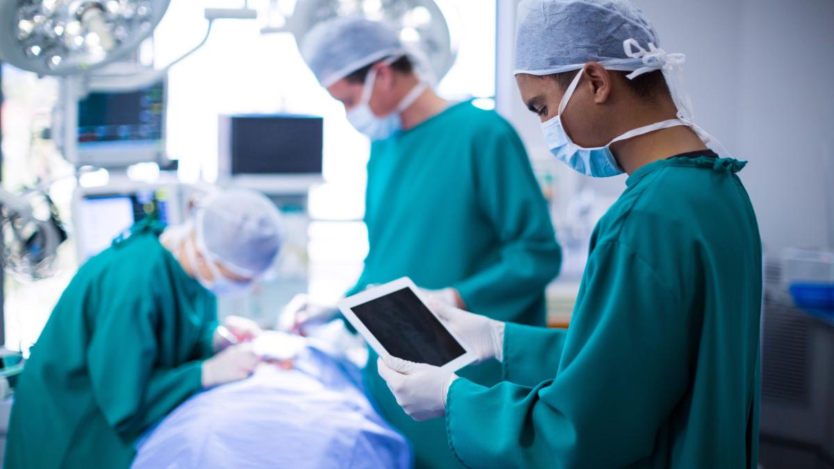 bucur--despre-interdisciplinaritatea-chirurgiei-oro-maxilo-faciala-nu-este-doar-o-vorba-in-vant--posibilitatea-construirii-unui-spital-interdisciplinar-este-o-necesitate-in-maril_34378200