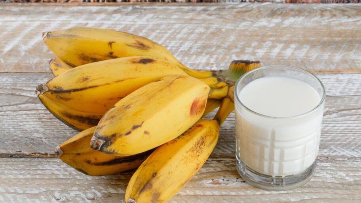 masca-de-fata-cu-banane-si-oua-hraneste-si-hidrateaza-pielea_78064800