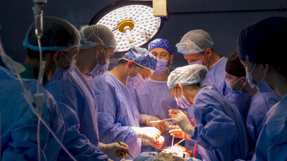 premiera-in-medicina-si-chirurgia-romaneasca--reconstructie-bilaterala-a-articulatiei-temporo-mandibulare-la-un-pacient-cu-anchiloza-temporo-mandibulara-post-traumatica-bilaterala_05663800