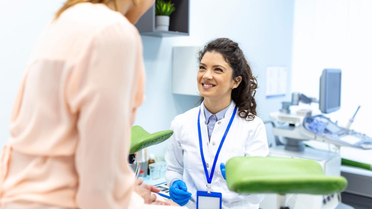 controlul-ginecologic--anual--medic--despre-importanta-testului-papanicolau-aduce-elemente-de-diagnostic-cu-privire-la-un-cancer-de-col_31464400