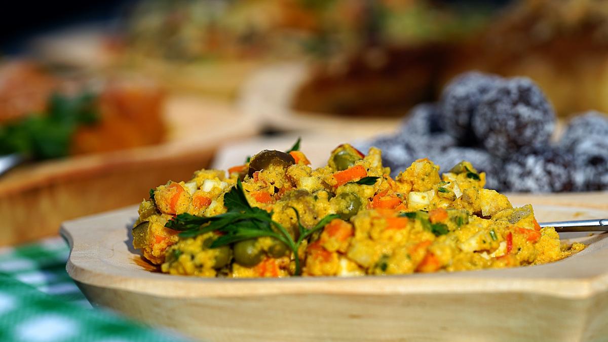 adevarul-despre-salata-de-boeuf--greseala-pe-care-ai-facut-o-cand-ai-pus-castravetii-nu-este-nicidecum-un-aperitiv_94096300