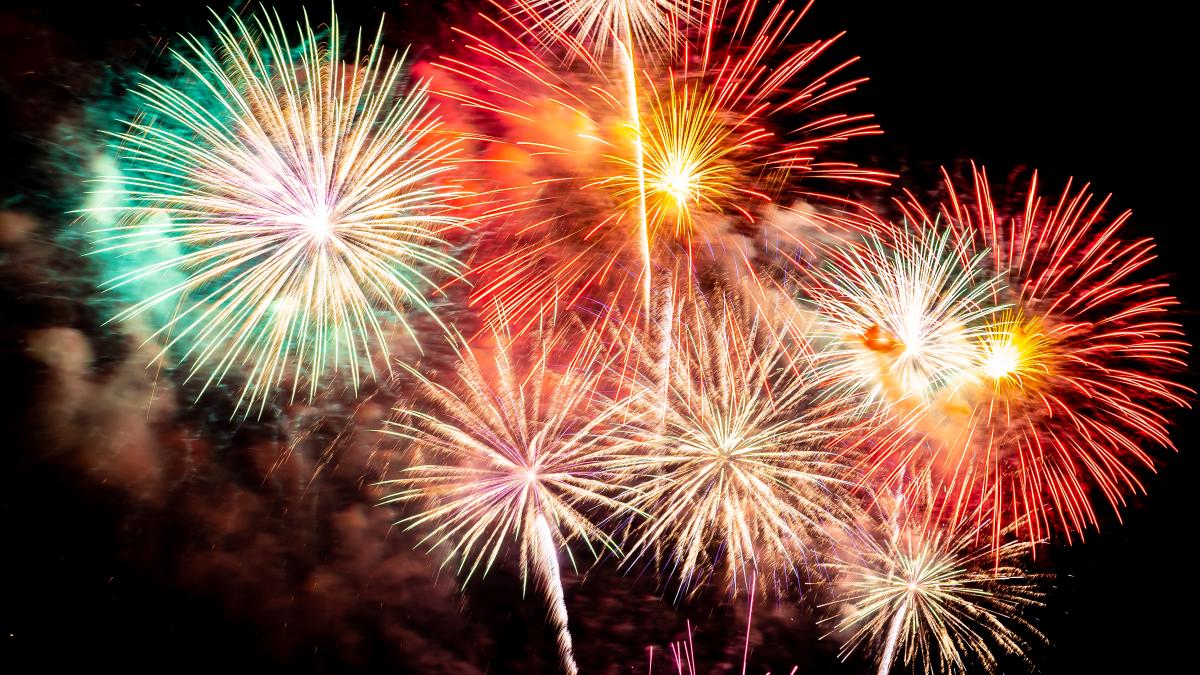 artificiile--riscuri-pentru-sanatate--ce-boli-dezvolti-chiar-daca-esti-doar-spectator--ce-se-intampla-daca-inhalezi-fum-de-artificii-in-fiecare-an_16748100