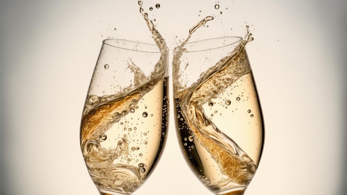 sampania--sapte-motive-sa-o-bei-un-pahar-de-sampanie--la-fel-de-sanatos-ca-un-pahar-de-vin-rosu_08628100