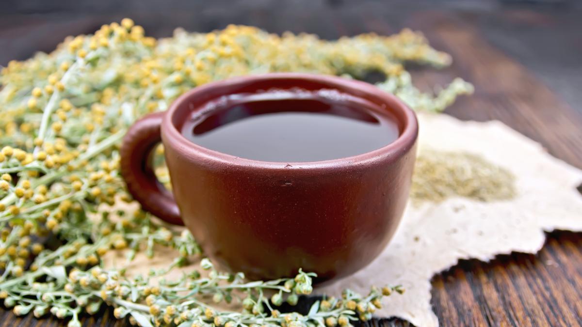 ceaiul-de-pelin--efect-de-detoxifiere--cand-devine-toxic_90517900