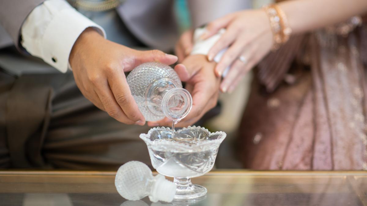 de-ce-apa-sfintita-nu-se-strica-niciodata--ce-efecte-uimitoare-are-agheasma-si-ce-boli-vindeca--potrivit-vorbei-din-popor_86756600