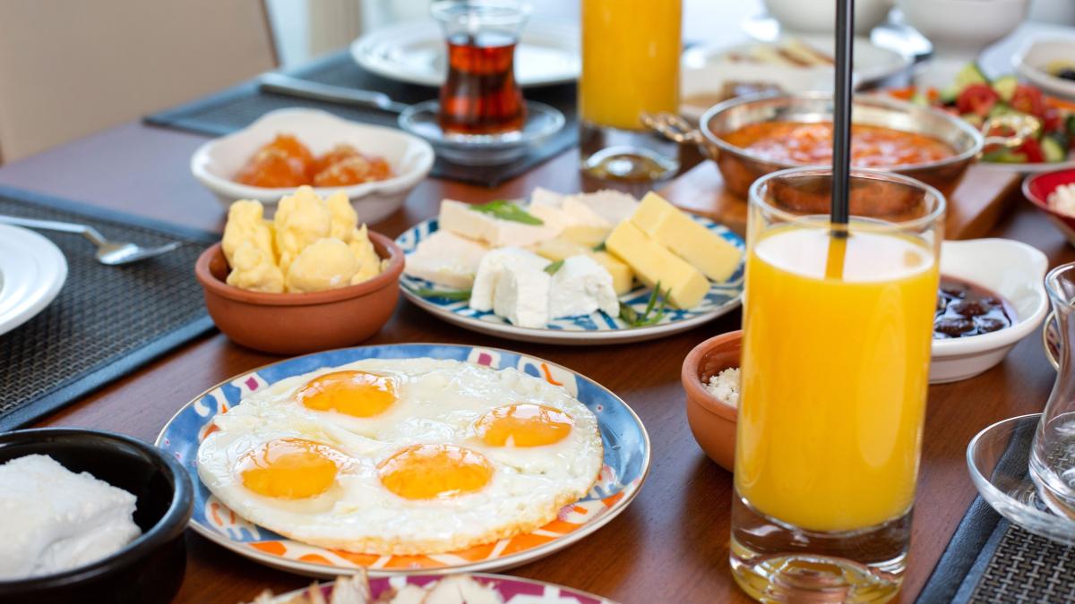 4-pasi-pentru-incetinirea-imbatranirii-creierului--de-ce-este-important-sa-consumati-oua-la-micul-dejun_27010200