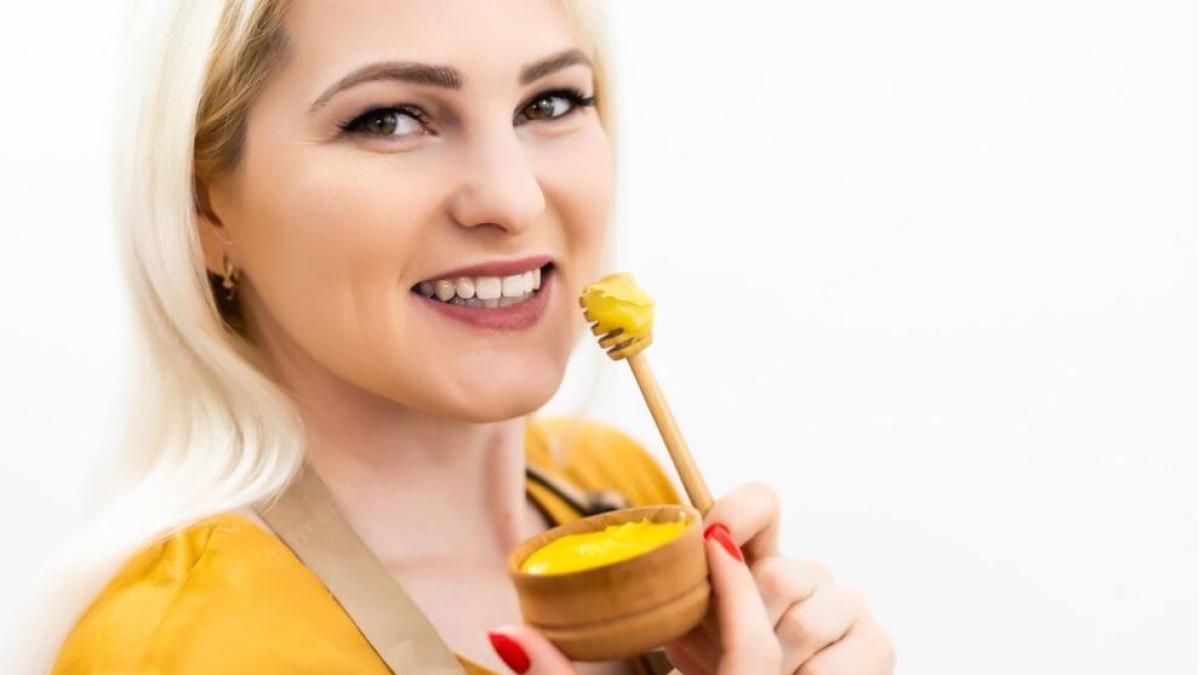 trucul-cu-miere--reteta-secreta-care-estompeaza-ridurile--elimina-iritatiile-si-imperfectiunile-pielii_25561000