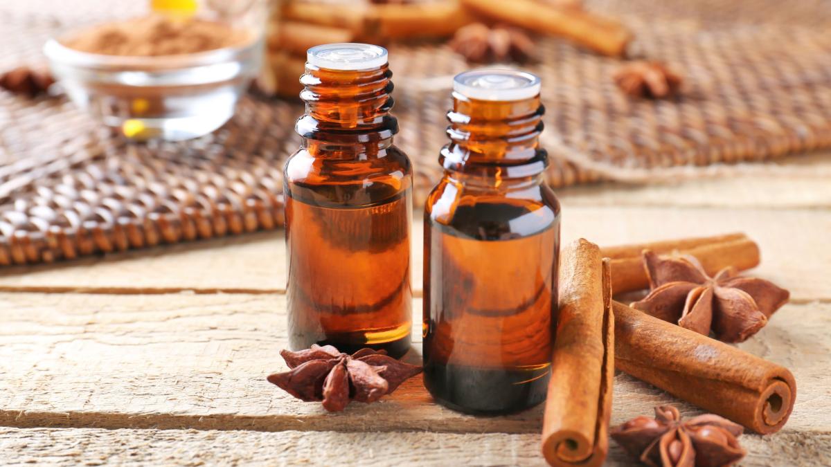 4-beneficii-ale-uleiului-de-scortisoara--are-actiune-antibacteriana-si-binedispune--cum-se-foloseste-si-care-sunt-contraindicatiile_84292100