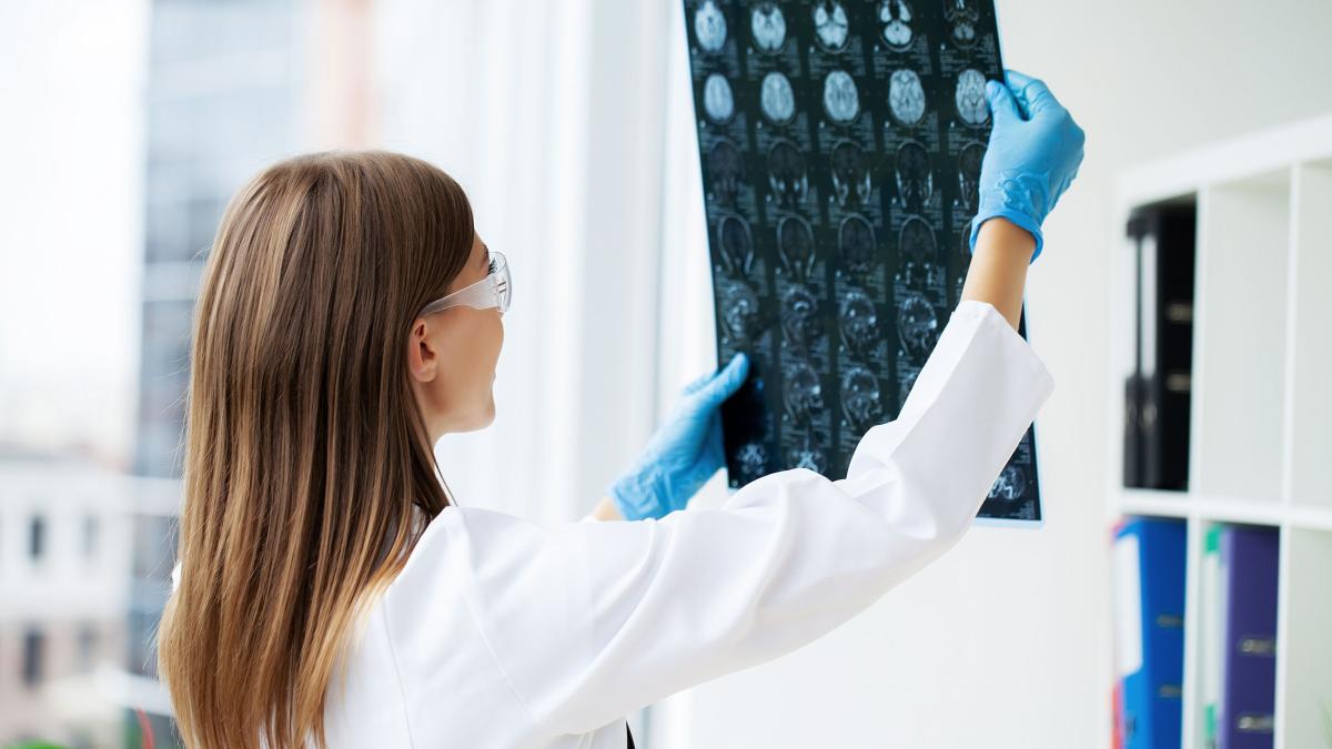 accidentul-vascular-cerebral--factori-de-risc-modificabili--la-ce-trebuie-sa-fiti-atenti--cercetator-riscul-de-avc-poate-diferi-in-functie-de-varsta_97786700