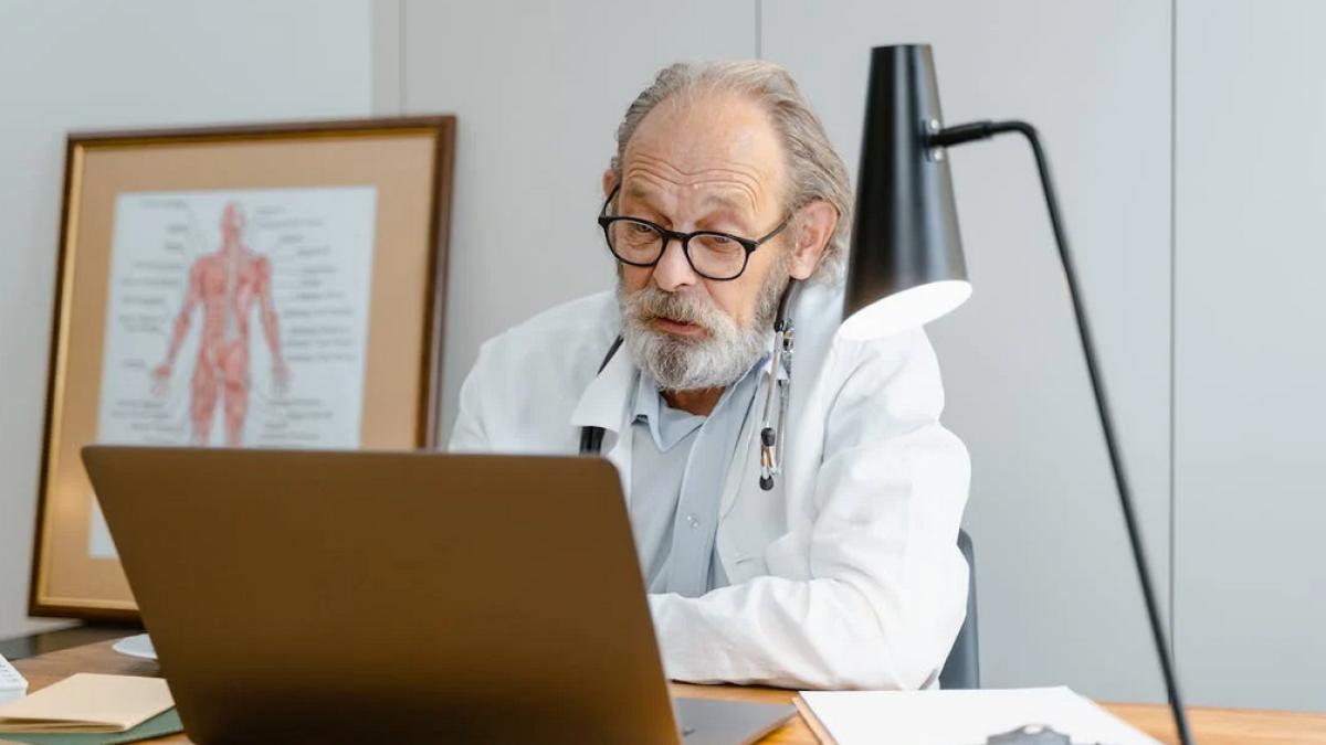 cum-sa-iti-amintesti-sa-ti-iei-medicamentele-si-sa-consulti-doctorul-online-3-metode-eficiente-3_94802800