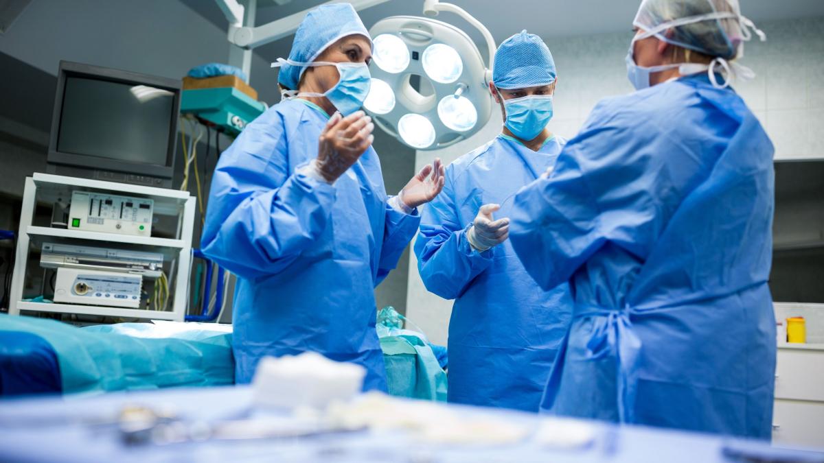 chirurgia-cardiaca--solutiile-hibride-si-importanta-investitiilor--iliescu-medicina-trebuie-facuta-pentru-fiecare-om--nu-pentru-statistica_89654600