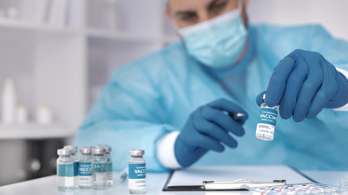 vaccin-anti-covid-pentru-persoanele-care-se-vaccineaza-prima-data_54428900