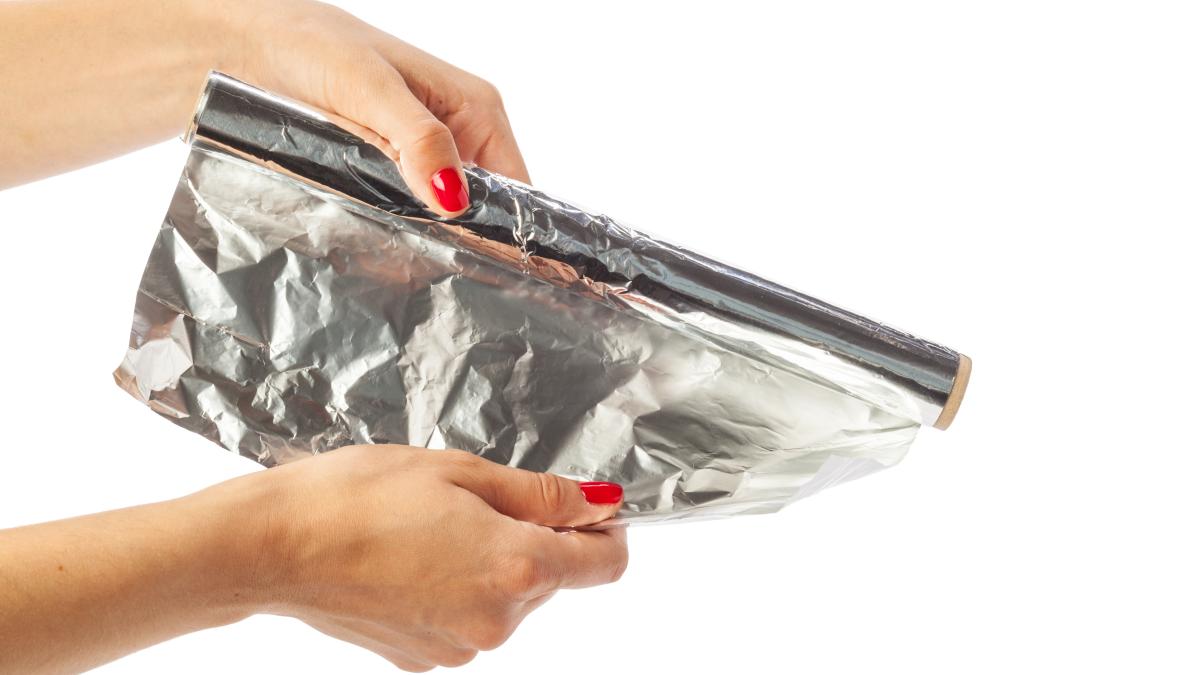 de-ce-sa-iti-infasori-picioarele-in-folie-de-aluminiu_62549800