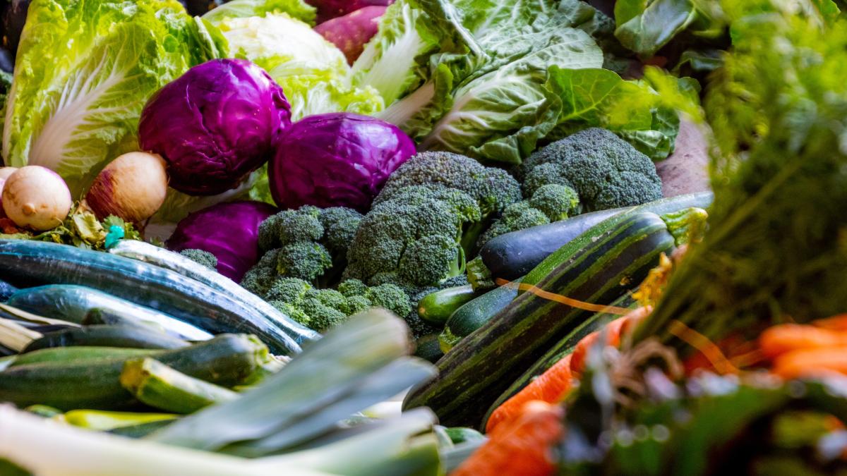 la-ce-sa-fii-atent-cand-cumperi-ceapa-si-salata--pericolul-ascuns-pentru-sanatate-ne-mor-celulele-si-neuronii_02066500