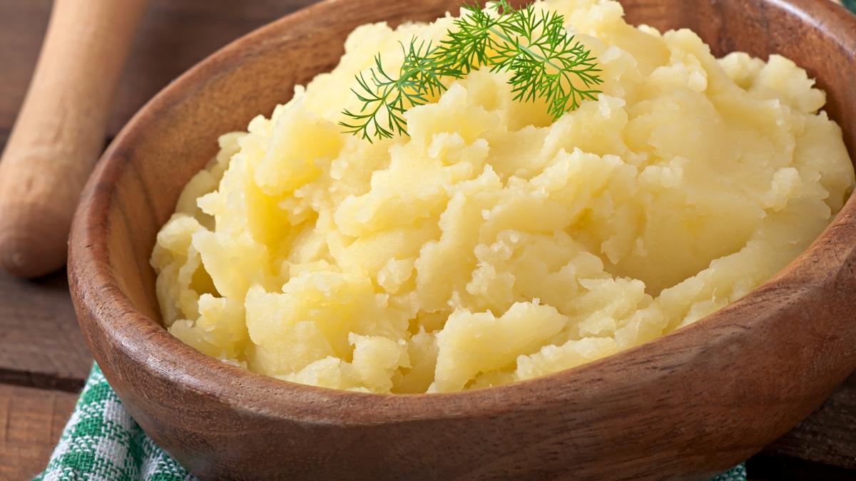piureul-de-cartofi--un-adevarat-aliat-al-frumusetii-estompeaza-ridurile-si-petele-de-varsta_94967200