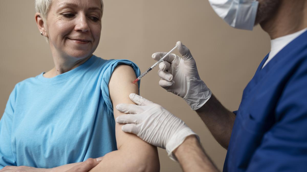 lucrul-stupefiant-despre-vaccinare--simin-florescu-este-foarte-dureros-exista-aceasta-tendinta-a-omului-de-a-crede-zvonurile--in-ciuda-a-ceea-ce-spun-medicii_80059600