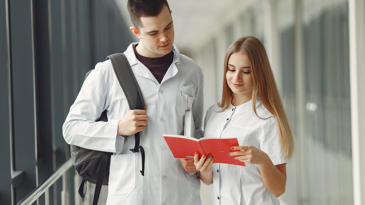 rezidentiat--schimbare-de-specialitate-in-ordonanta-18-e-un-articol-pe-care-multi-l-am-neglijat--poiana--anunt-noi-cursuri-in-sprijinul-rezidentilor_51234400