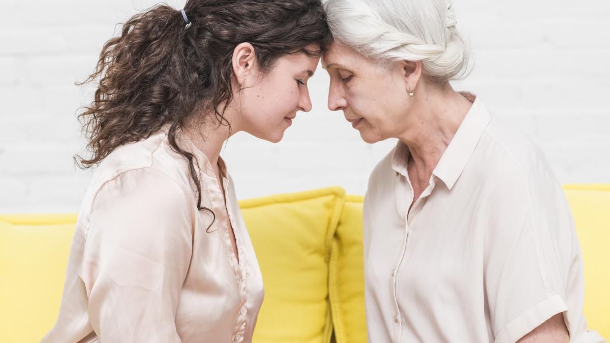 scrisoarea-unei-mame-pentru-fiica-ei-din-ziua-in-care-vezi-ca-imbatranesc--fii-rabdatoare-cu-mine--incearca-sa-intelegi-prin-ce-trec--gandeste-te-ca-cel-mai-important-este-sa-fiu-cu-tine_13901000