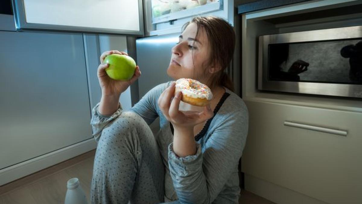emotiile--asociate-cu-mancatul-compulsiv--care-sunt-complicatiile-acestuia-si-de-ce-este-indicat-un-jurnal-al-emotiilor_02457500