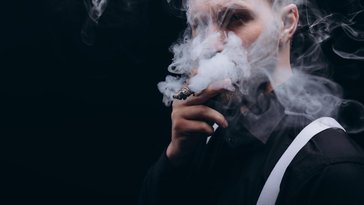 mare-diferenta-dintre-tigara-clasica-si-tutunul-incalzit--ce-este-gudronul-si-ce-inhalezi--de-fapt--cand-fumezi-tigari-normale--bundoi-asta-cauzeaza-bolile_73986900