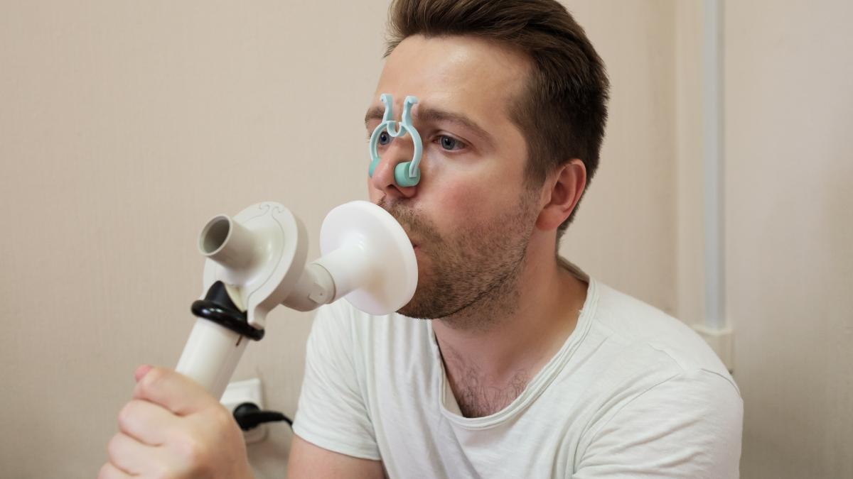 pletismografia--standardul-de-aur-in-depistarea-bolilor-pulmonare--medic-un-simptom-comun-pe-care-pacientii-il-ignora-de-foarte-multe-ori_40353000
