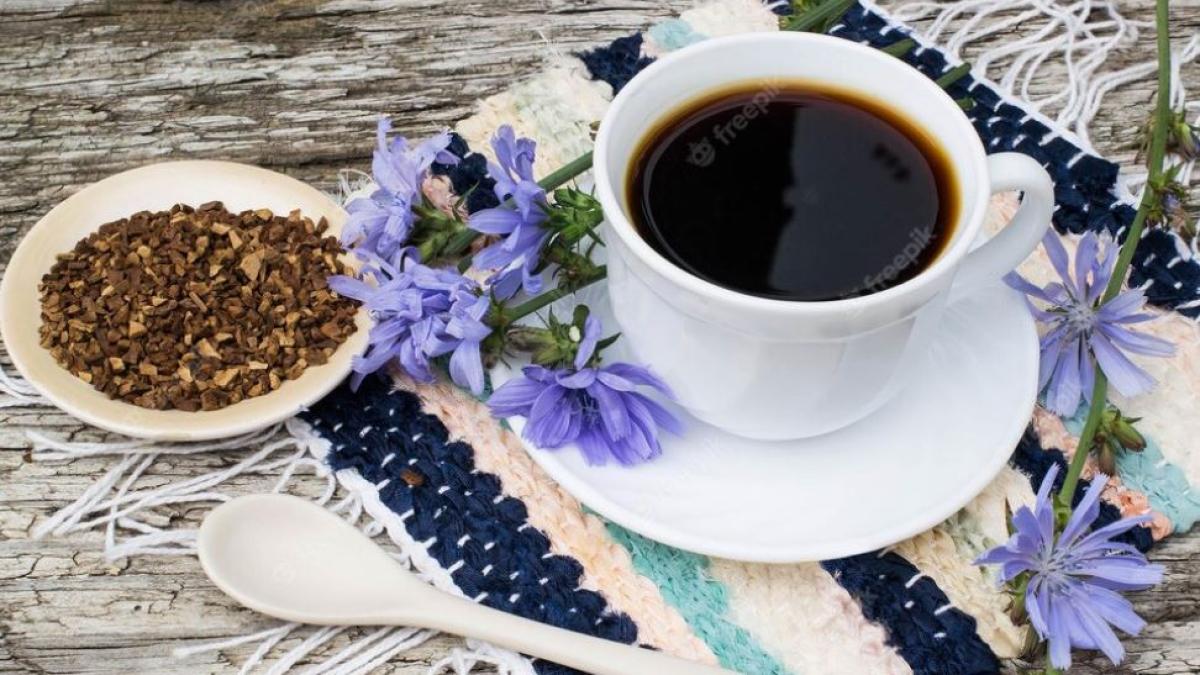 cicoarea--o-alternativa-sanatoasa-la-cafea-sau-o-bautura-inutila_76860700