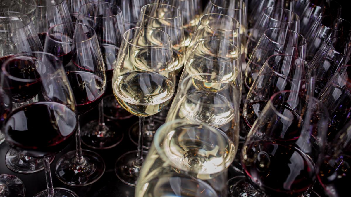 ce-se-intampla-daca-bei-44-de-pahare-de-vin-conform-traditiei_21382000