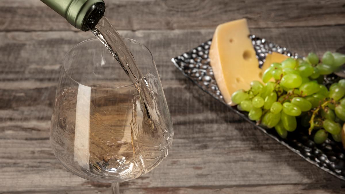 ce-se-intampla-in-organism-cand-bei-vin-alb_44786500