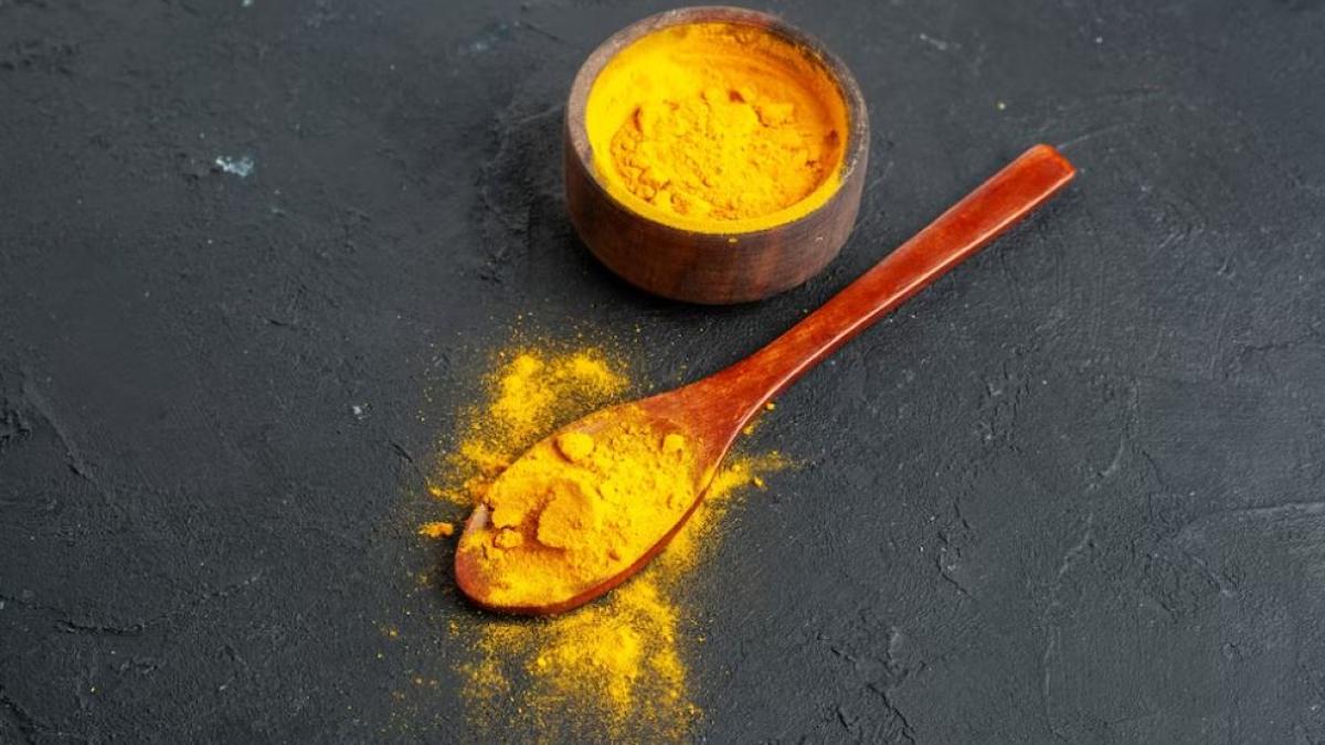 pune-turmeric-in-ghiveci-si-vezi-ce-se-intampla_08427400