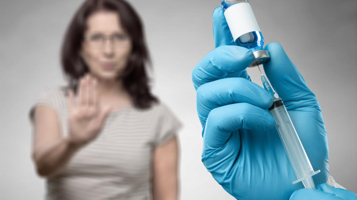 vaccinarea-in-farmacii-si-reactii-adverse--ce-este-epipen-si-cate-persoane-au-avut-nevoie-de-el--pintea-farmaciile-au-scos-din-stoc-2-dispozitive-special-pentru-asta_41688700