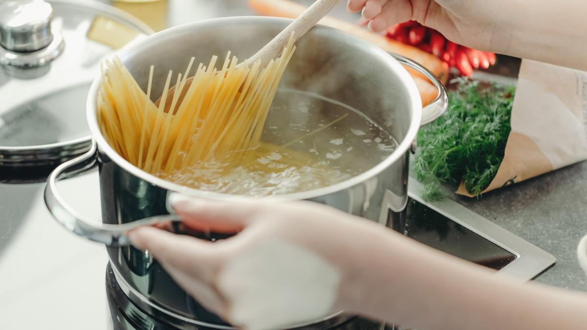 de-ce-sa-te-clatesti-cu-apa-in-care-ai-fiert-pastele_87558600