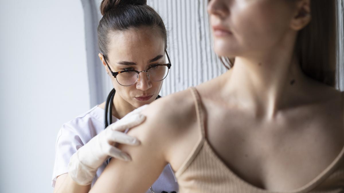 folositi-protectia--campanie-pentru-tineri-pana-in-2043--incidenta-cancerului-de-piele-va-creste-cu-85prc---cifrele-sunt-ingrijoratoare_90431600