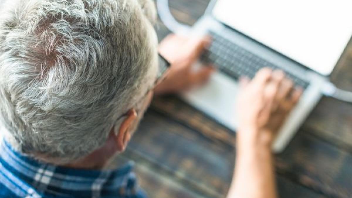 navigatul-pe-internet--benefic-pentru-prevenirea-dementei--mai-putin-de-doua-ore--un-risc-mai-mare-de-boala--conteaza-si-calitatea-informatiilor_90340700