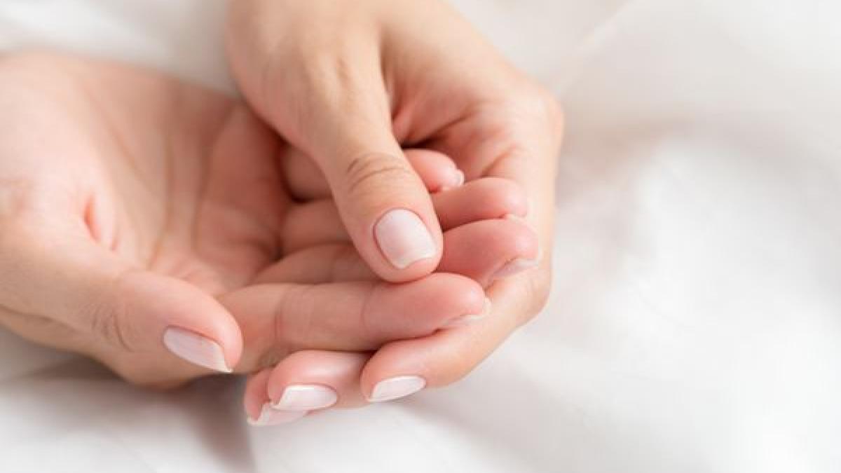 care-sunt-bolile-din-spatele-degetelor-umflate--retentia-de-apa--cea-mai-frecventa-cauza_70597900