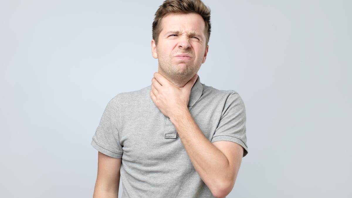 durerea-de-gat--semn-al-unui-cancer-in-stadiul-patru-_83494300