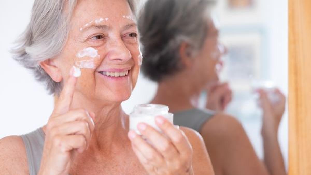 ingrijirea-pielii-la-menopauza--rutina-si-ingredientele-magice--dermatolog-scade-foarte-mult--in-special-in-primii-cinci-ani-de-la-instalare_56738700