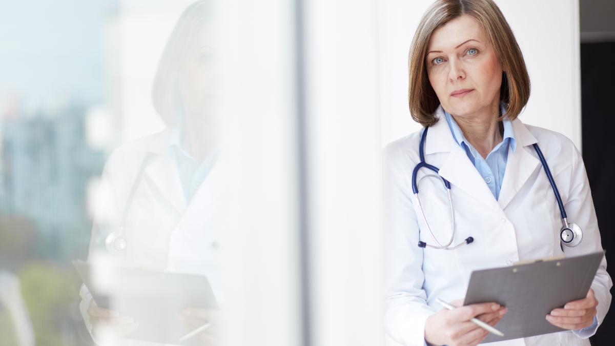 un-medic-roman-desfiinteaza-mitul-ca-dincolo-e-mai-bine-daca-te-vezi-medic-pe-viata--ramai-in-romania-castigam-mai-putin-si-munceam-mult-mai-mult--ca-si-gastroenterolog--faceam-garzi-la-urgente_33480400