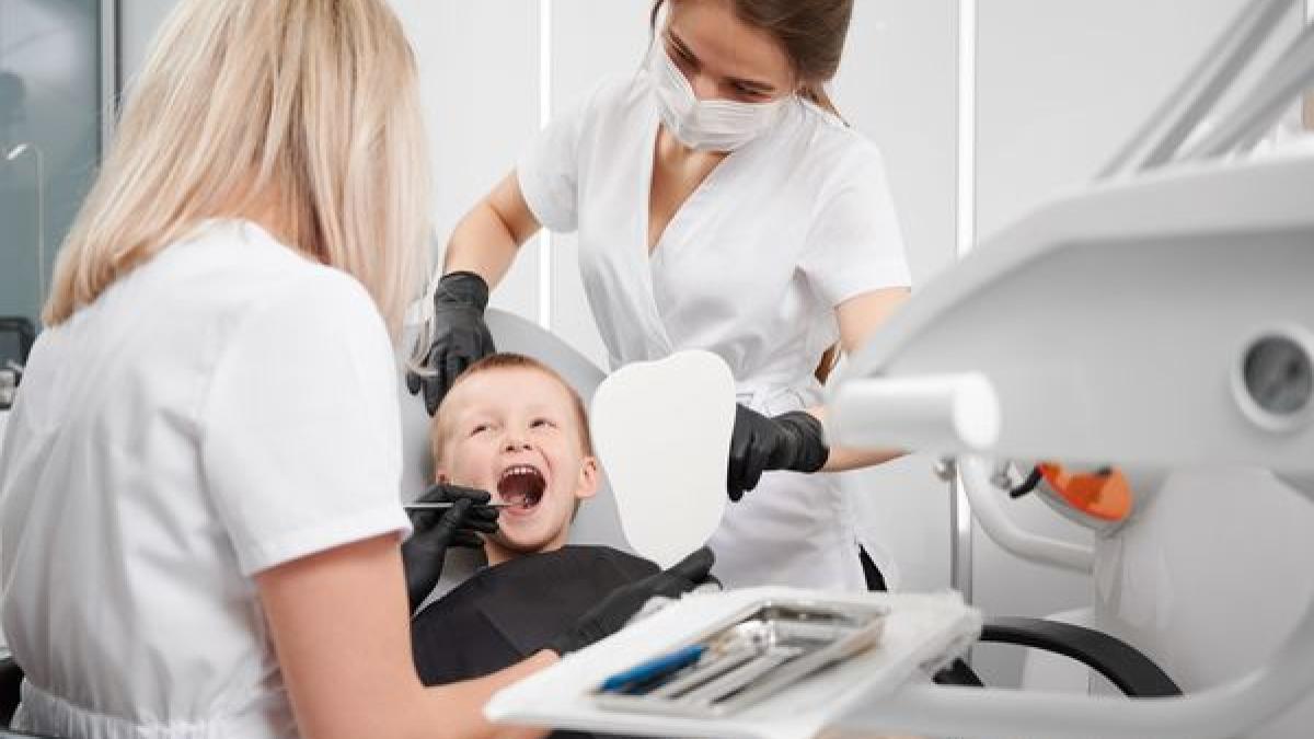 prima-vizita-la-stomatolog--cum-sa-scapam-de-frica-de-dentist--anca-mantu--relatia-cu-parintii-conteaza-foarte-mult-pentru-a-preveni-boala-carioasa-sau-orice-alta-patologie_39051400