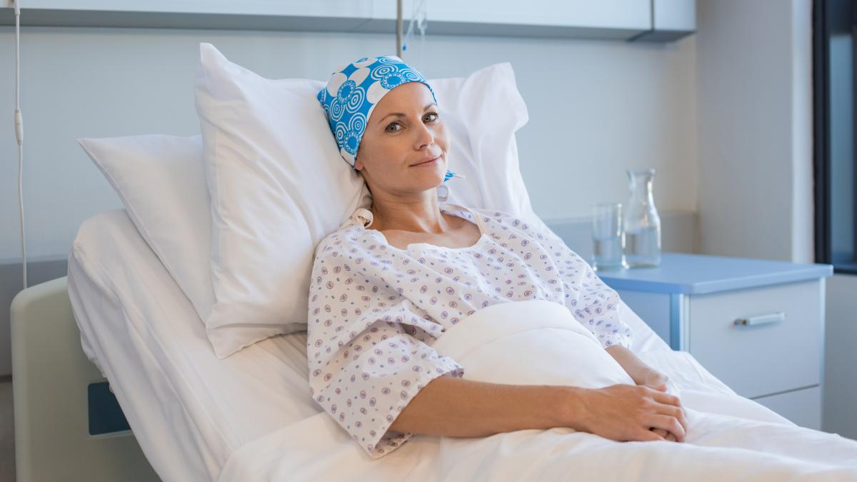 tumoare-ovariana-de-6-kg--extirpata-cu-succes--femeia-de-54-de-ani-a-mers-la-medic-pentru-o-durere-abdominala--ce-a-aratat-examenul-ct_02181800