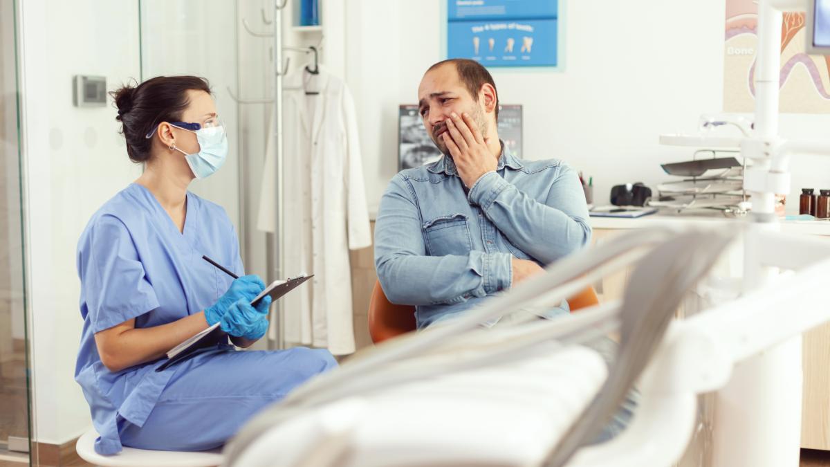 cancerul-de-cap-si-gat--cauzat-de-igiena-orala-precara--fejer--avertisment-in-romania--o-persoana-cheltuie-in-jur-de-5prc--pentru-mentinerea-sanatatii-orale_97188400
