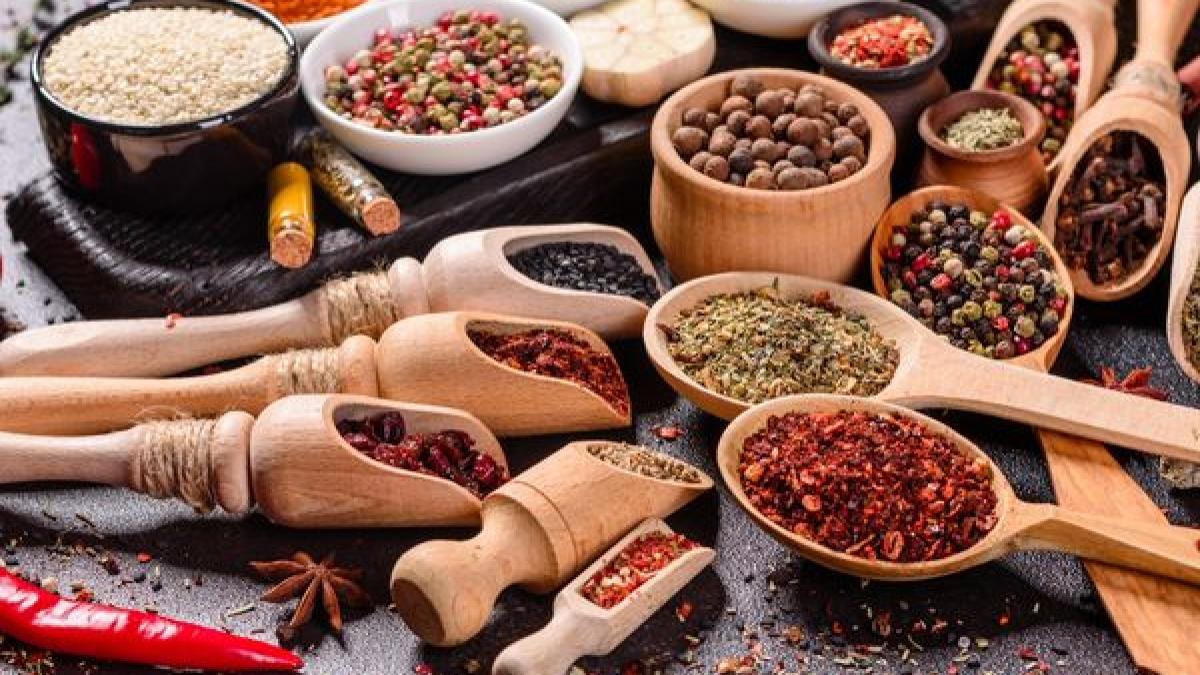 plantele-aromatice-si-condimentele--antioxidantii-ce-ofera-satietate--mihaela-bilic-maxim-de-aroma-cu-0-calorii_77991200