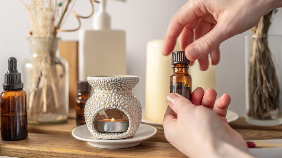 uleiurile-esentiale-pot-provoca-afectiuni-ale-pielii-si-ale-sistemului-endocrin--care-sunt-acestea-si-pe-care-le-poti-folosi-in-siguranta_11220200