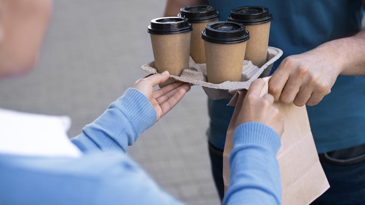 de-ce-sa-nu-mai-bei-cafea-din-pahare-de-carton_58973600