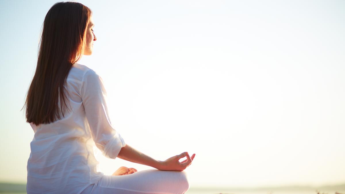 de-ce-sa-faci-yoga-dimineata--care-sunt-beneficiile-si-cum-sa-incepi-sa-meditezi_02259000