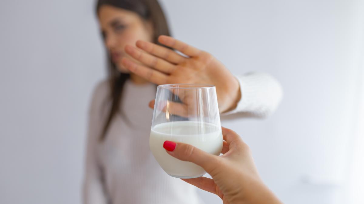 intoleranta-la-lactoza-cauze--simptome--tratament--fiti-atenti-la-alimentele-procesate-si-la-medicamente--deoarece-pot-contine-lactoza_81966900