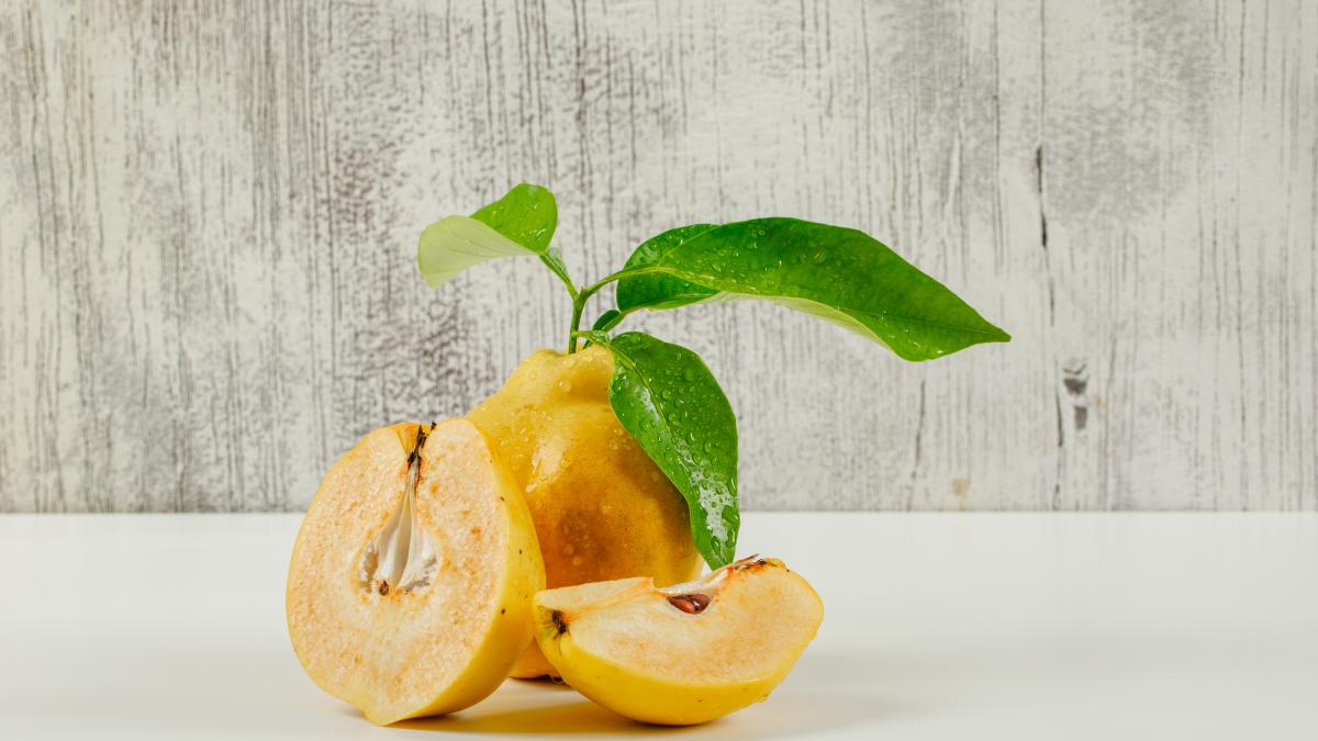 whole-sliced-quince-grunge-white-background-side-view_11729200