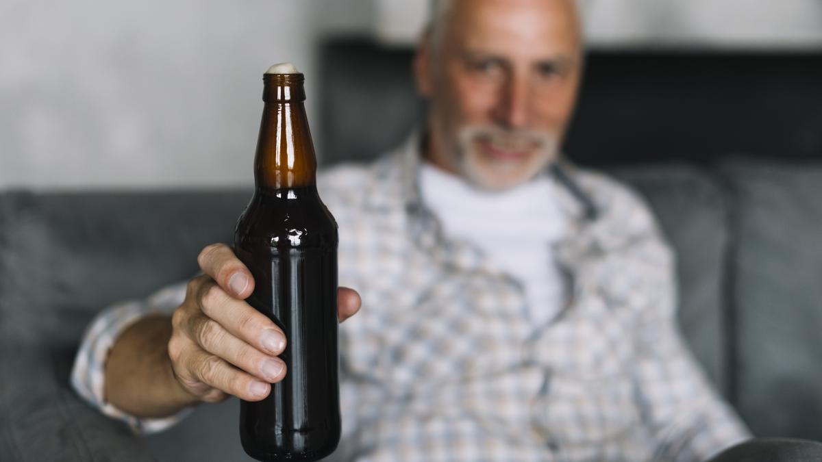 alcoolul--principala-cauza-de-ciroza-in-romania--cat-alcool-ar-trebui-sa-bem-pe-zi--dr--anca-trifan-e-foarte-putin-pentru-romanul-de-rand_38477000