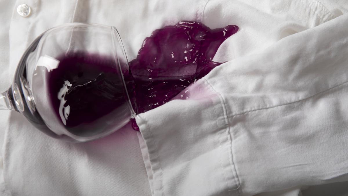 cum-sa-indepartezi-petele-de-vin-rosu-_95845200